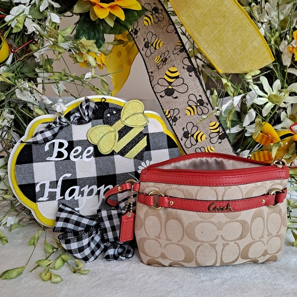 👀 👜 Coach Gallery Signature Medium Wristlet - Picture 4 of 6